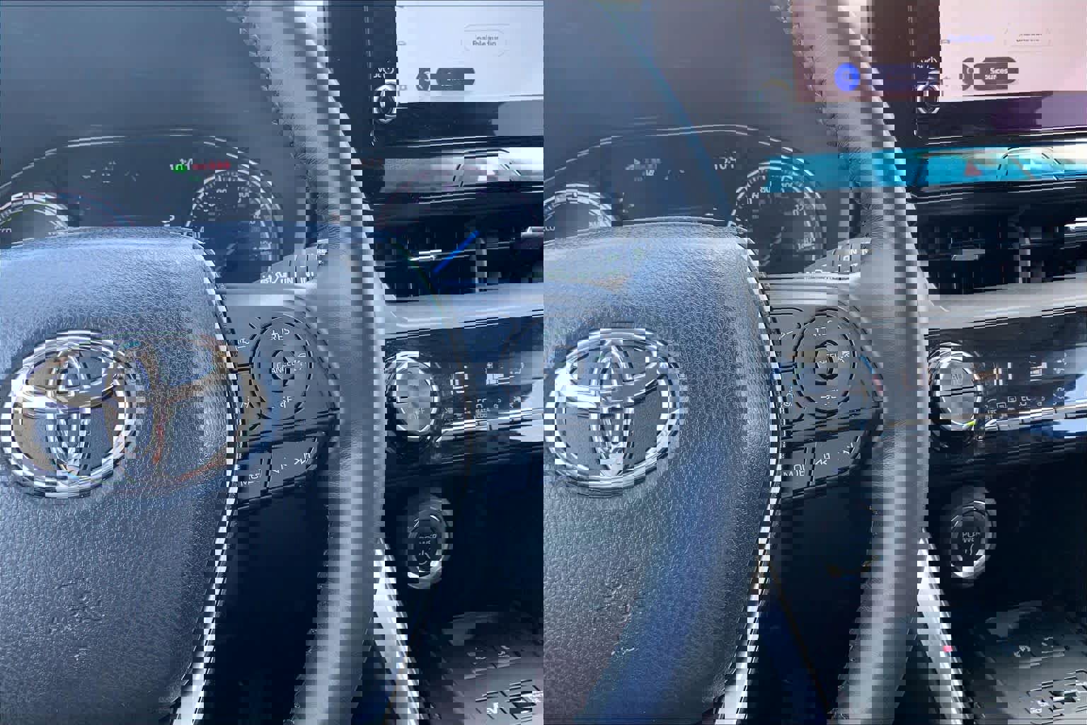 Used 2024 Toyota Venza LE AWD/4WD image 23