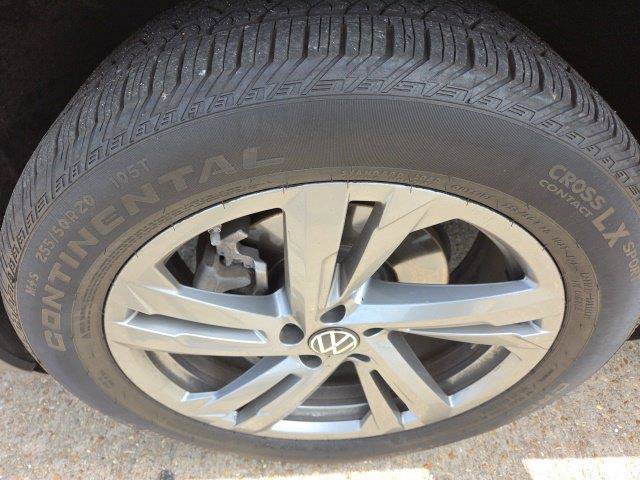 Used 2024 Volkswagen Atlas Cross Sport SEL R-Line AWD/4WD image 13