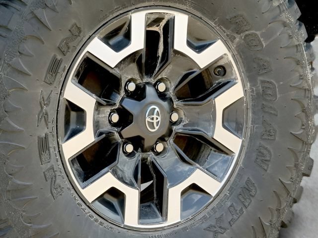 Used 2020 Toyota Tacoma TRD Off-Road AWD/4WD image 14