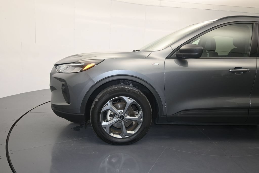 Certified 2025 Ford Escape ST-Line AWD/4WD image 9