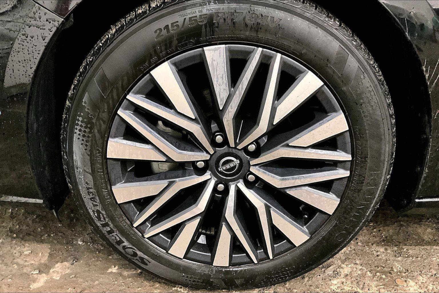 Used 2024 Nissan Altima 2.5 SV image 8