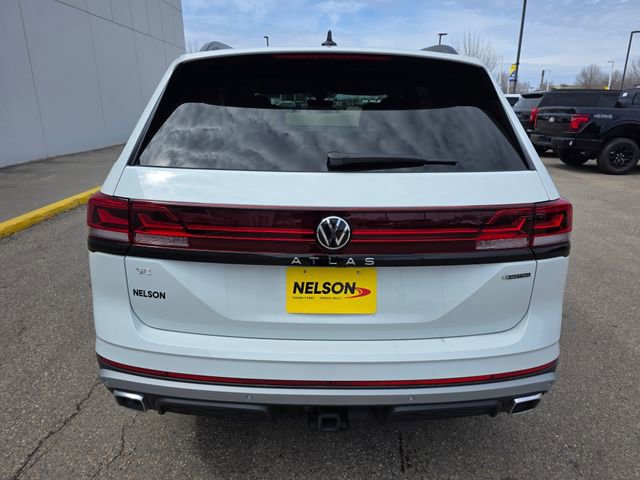 Used 2025 Volkswagen Atlas Peak Edition SE AWD/4WD image 11