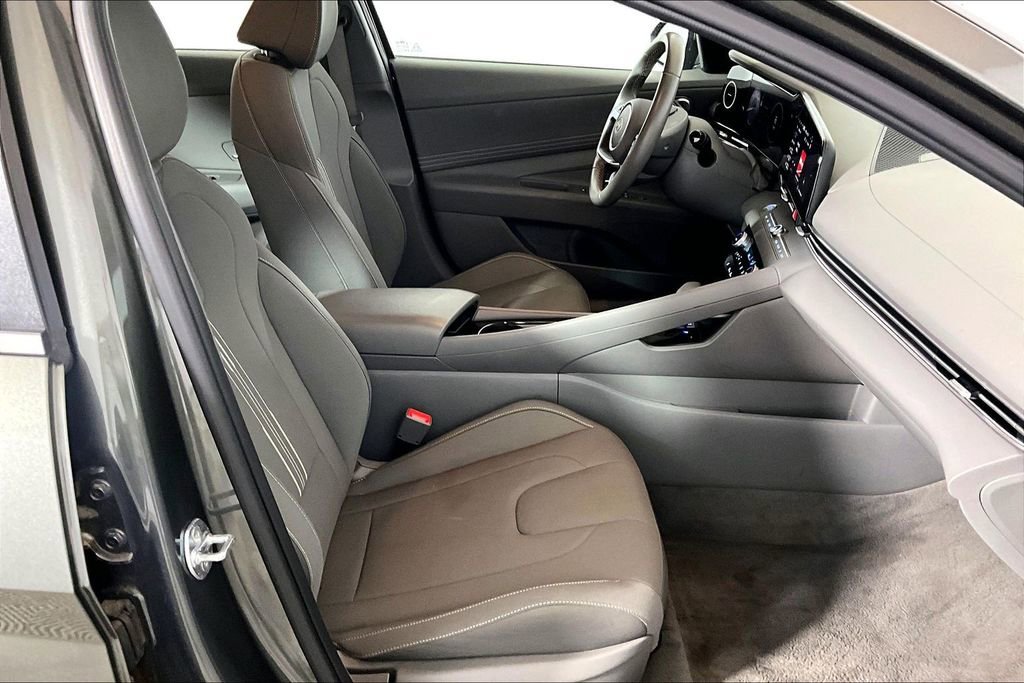 Used 2025 Hyundai Elantra SEL image 6