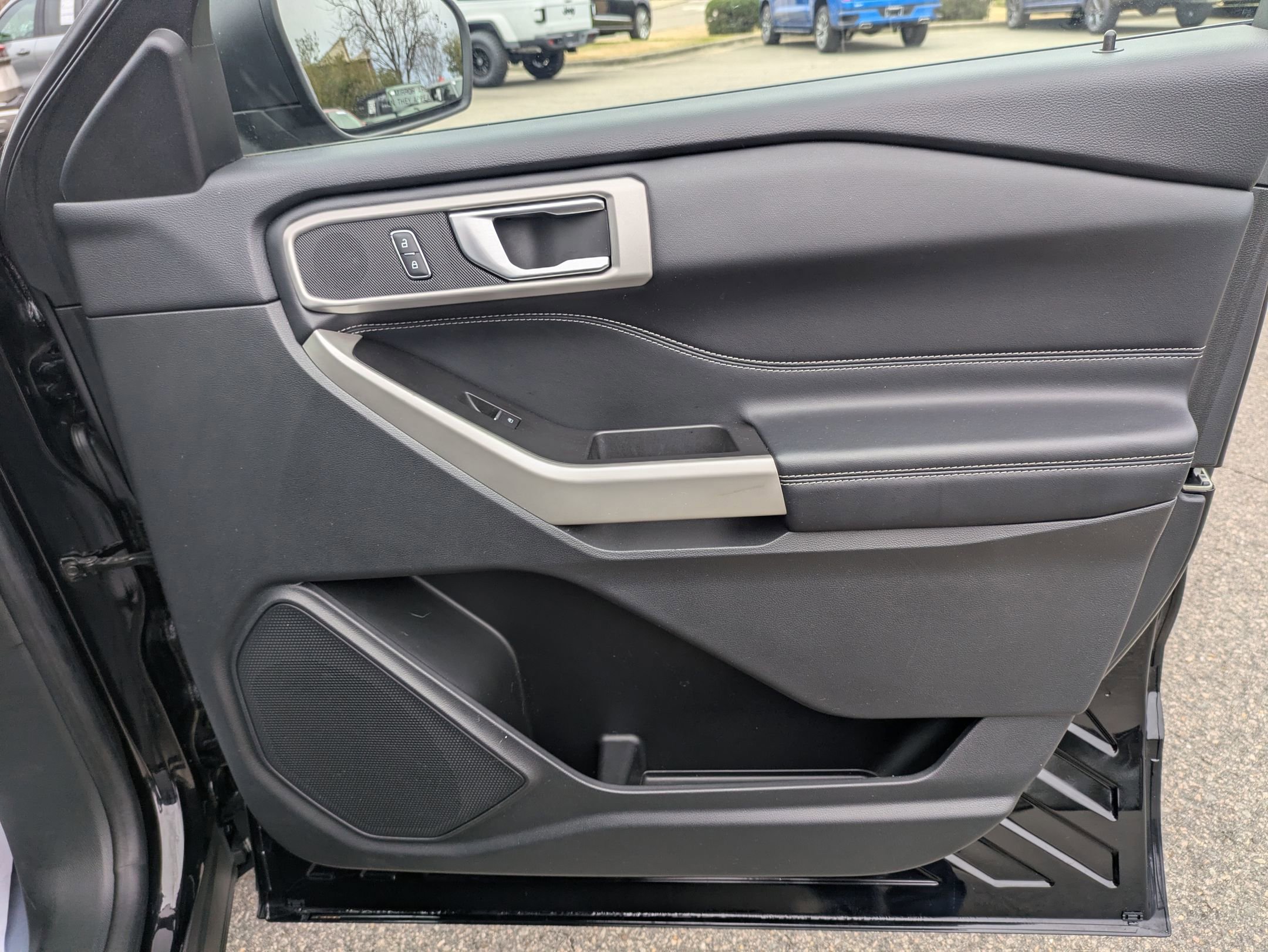 Certified 2022 Ford Explorer XLT w/ Equipment Group 202A image 34