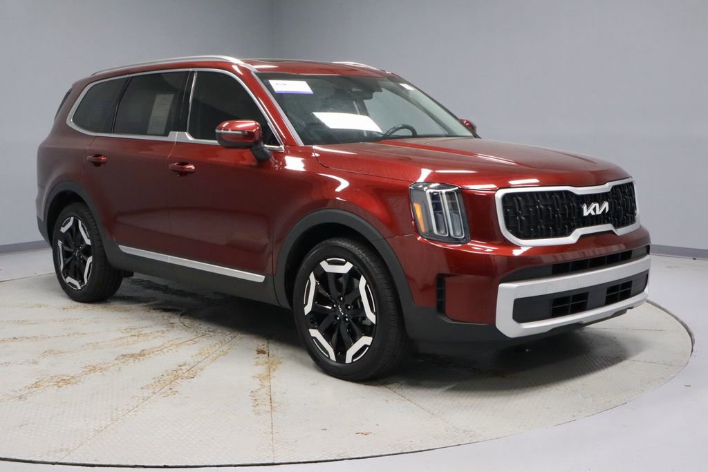 Used 2024 Kia Telluride EX w/ EX Captain's Chair Package AWD/4WD image 1