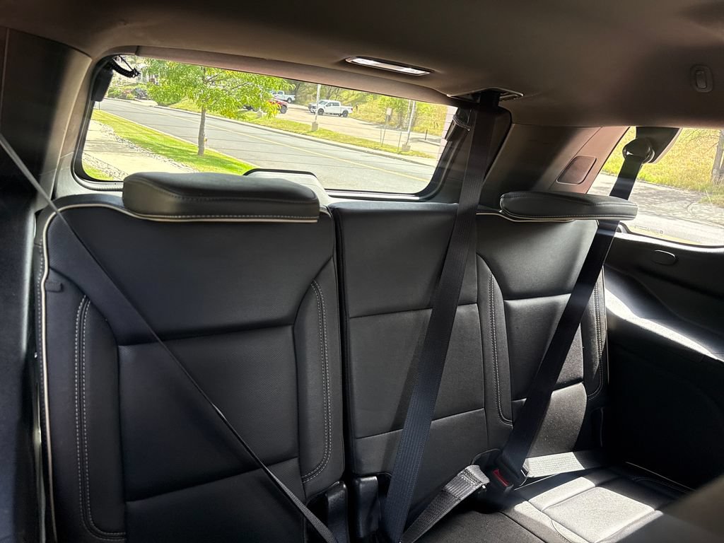 Used 2023 GMC Yukon SLT w/ SLT Luxury Package AWD/4WD image 29