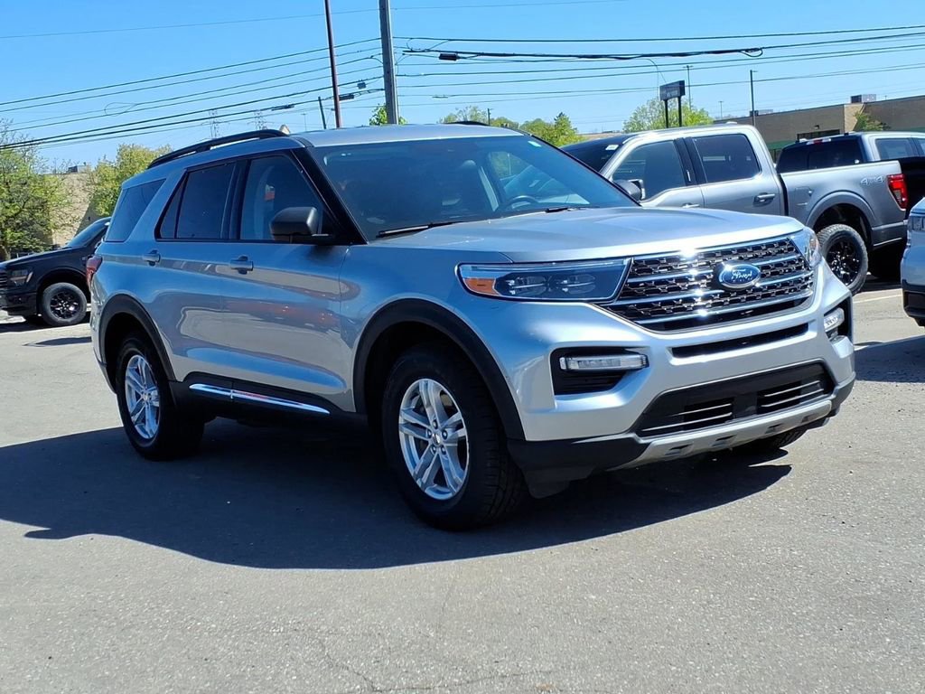 Certified 2023 Ford Explorer XLT w/ Equipment Group 202A AWD/4WD image 7