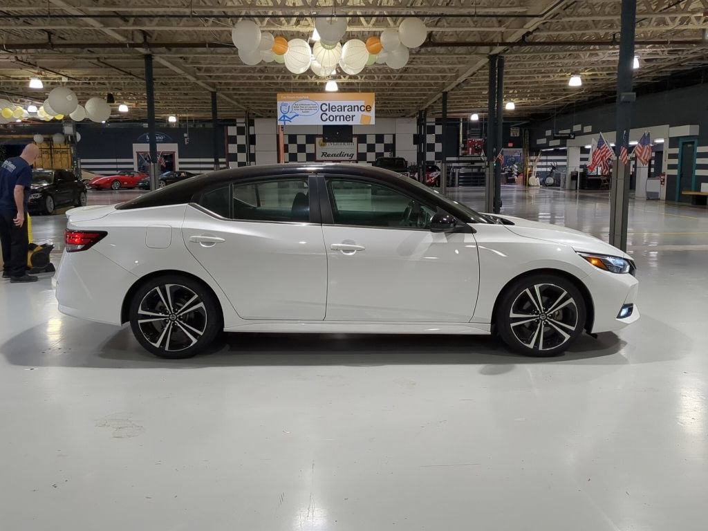Used 2022 Nissan Sentra SR w/ Lighting Package FWD image 7
