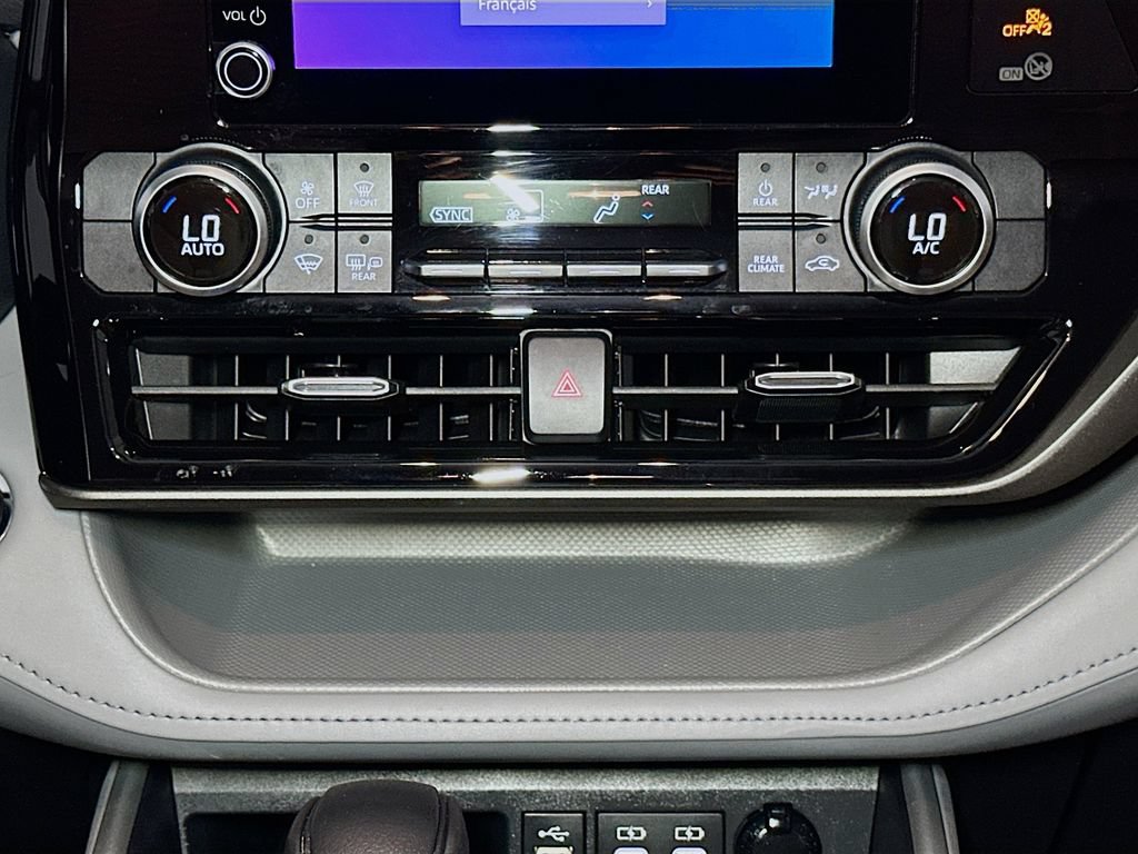Used 2023 Toyota Highlander L AWD/4WD image 16