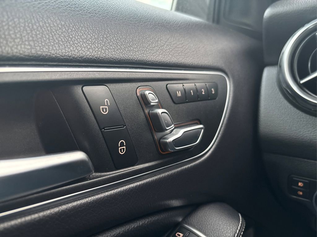 Used 2018 Mercedes-Benz GLA 250 4MATIC image 28