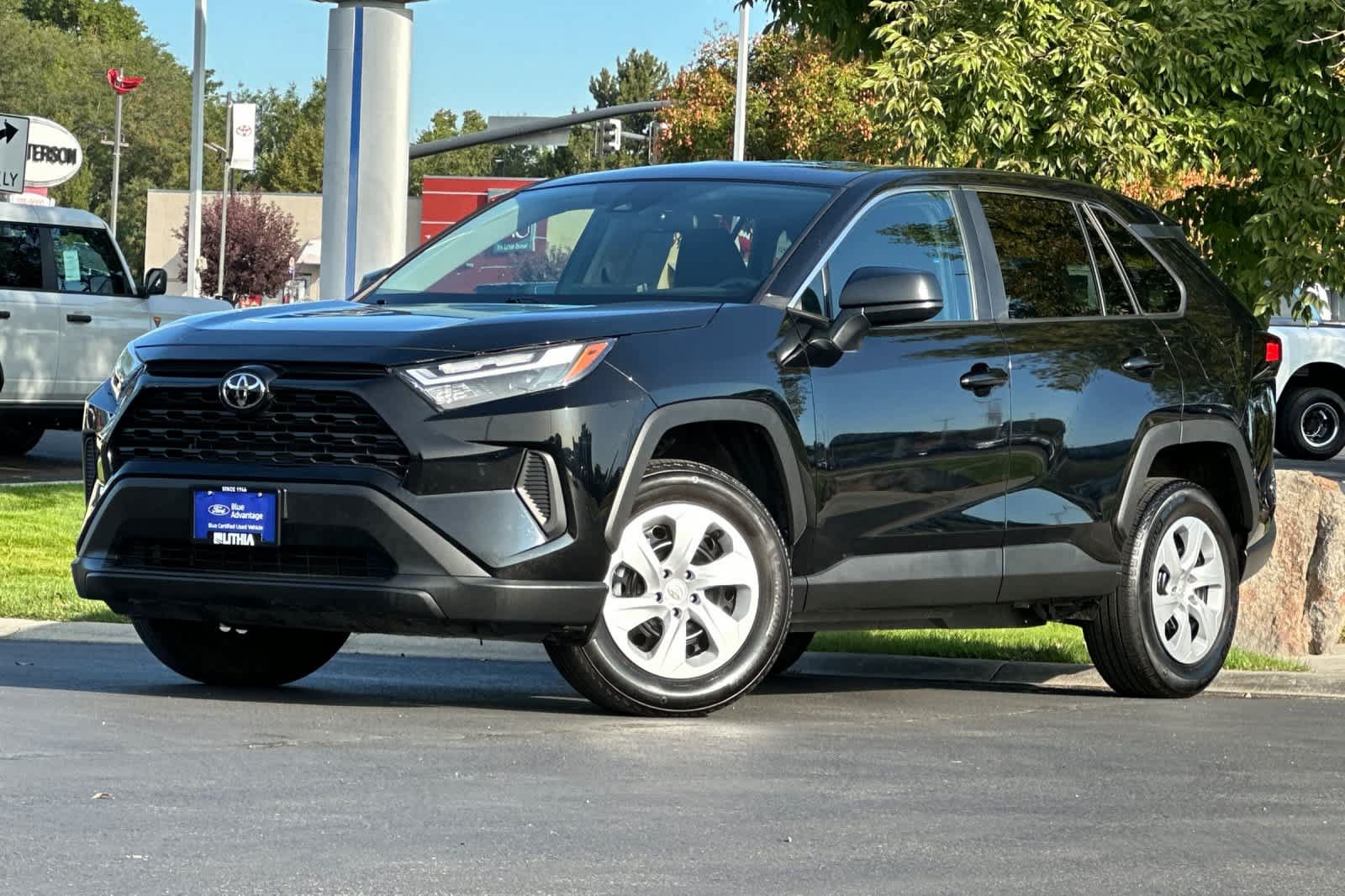 Used 2025 Toyota RAV4 LE AWD/4WD image 1