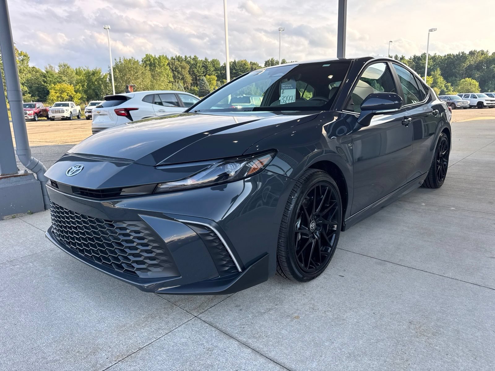 Used 2026 Toyota Camry SE w/ Convenience Package FWD image 3