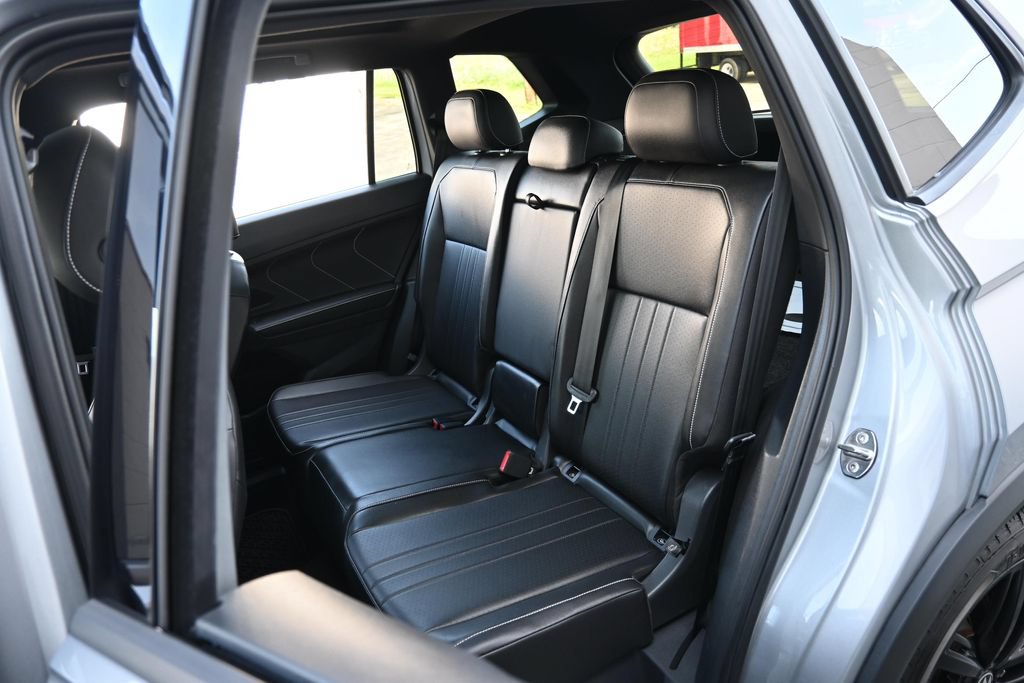 Used 2022 Volkswagen Tiguan SE R-Line AWD/4WD image 26