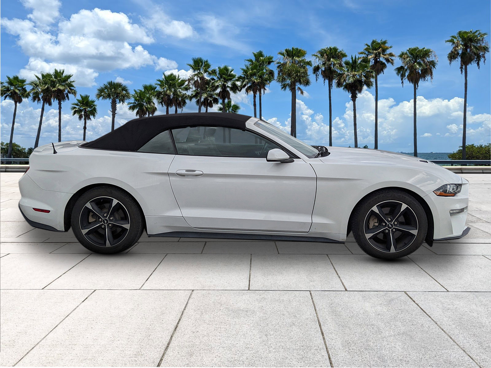 Certified 2018 Ford Mustang Convertible w/ Equipment Group 101A image 9