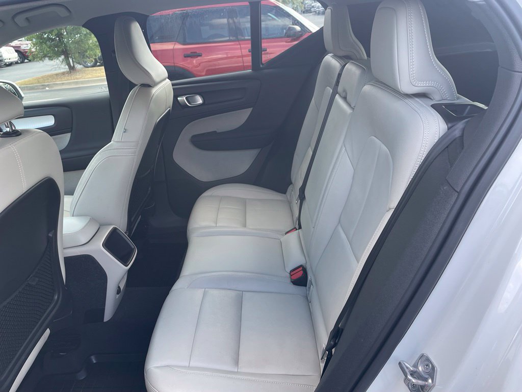 Used 2021 Volvo XC40 T4 Momentum FWD image 25