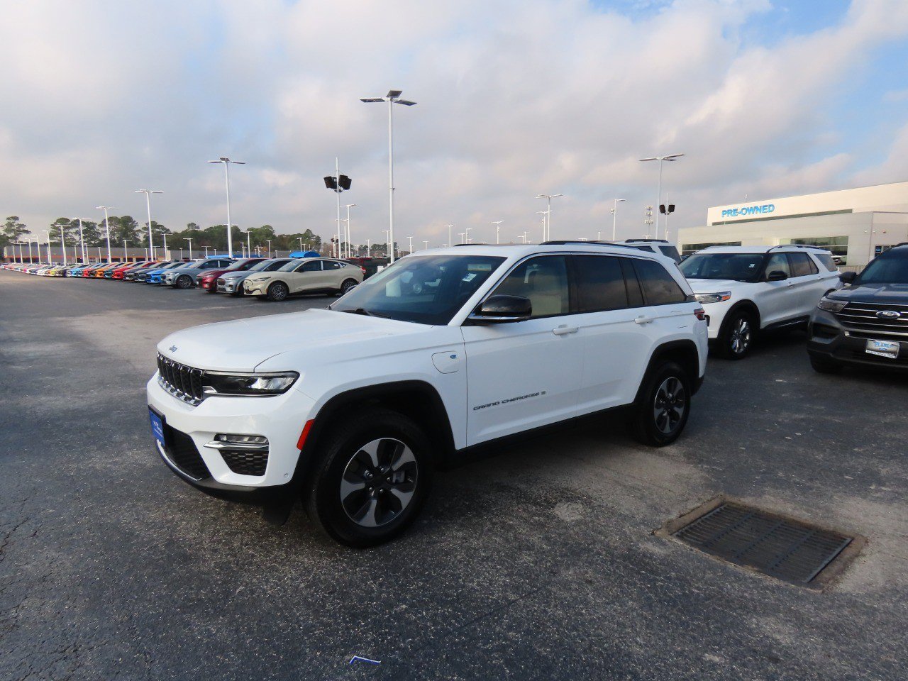 Used 2022 Jeep Grand Cherokee Limited 4xe w/ Luxury Tech Group II image 2