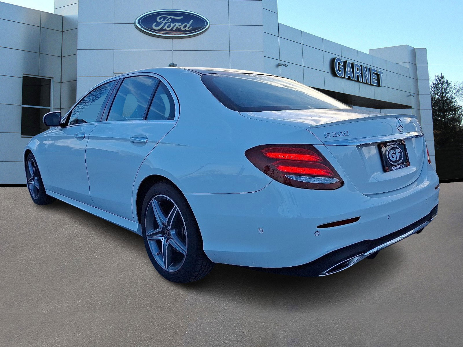 Used 2018 Mercedes-Benz E 300 4MATIC image 2