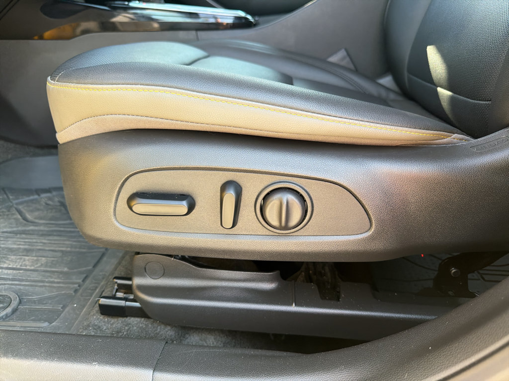 Used 2024 Chevrolet Trax ACTIV w/ Sunroof Package FWD image 10