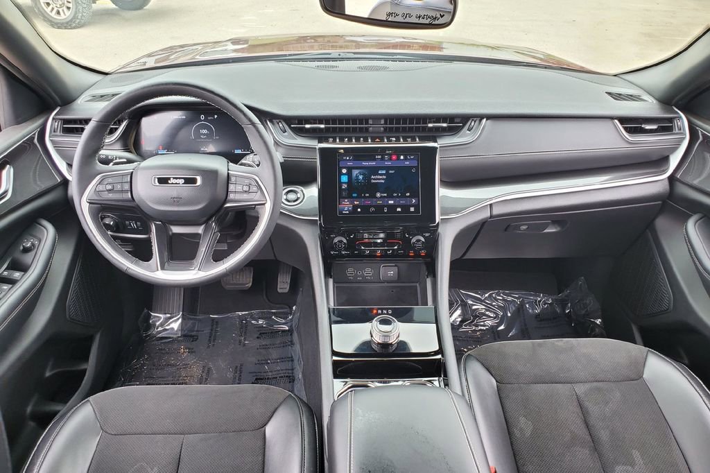 Used 2023 Jeep Grand Cherokee Altitude RWD image 18