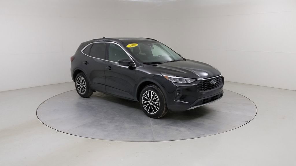 Certified 2025 Ford Escape SE w/ Class II Trailer Tow Package FWD image 10