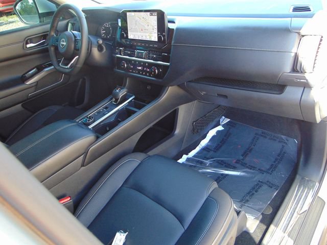 Used 2022 Nissan Pathfinder SL w/ SL Black Package AWD/4WD image 25