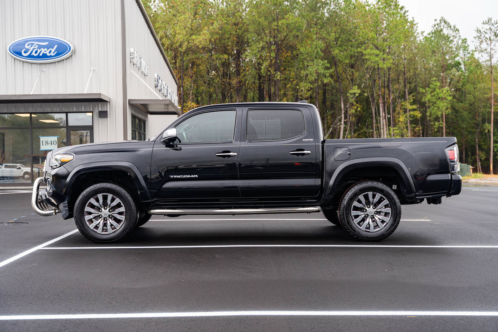 Used 2021 Toyota Tacoma Limited RWD image 4