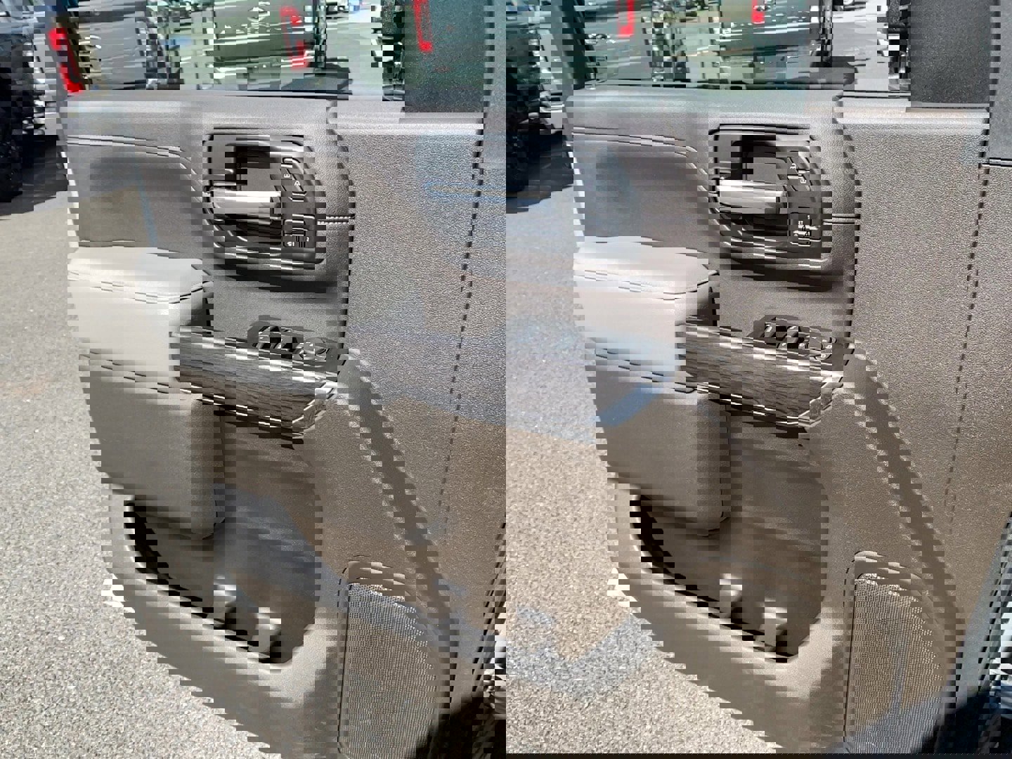 Used 2022 Chevrolet Silverado 3500 LTZ w/ LTZ Plus Package image 12