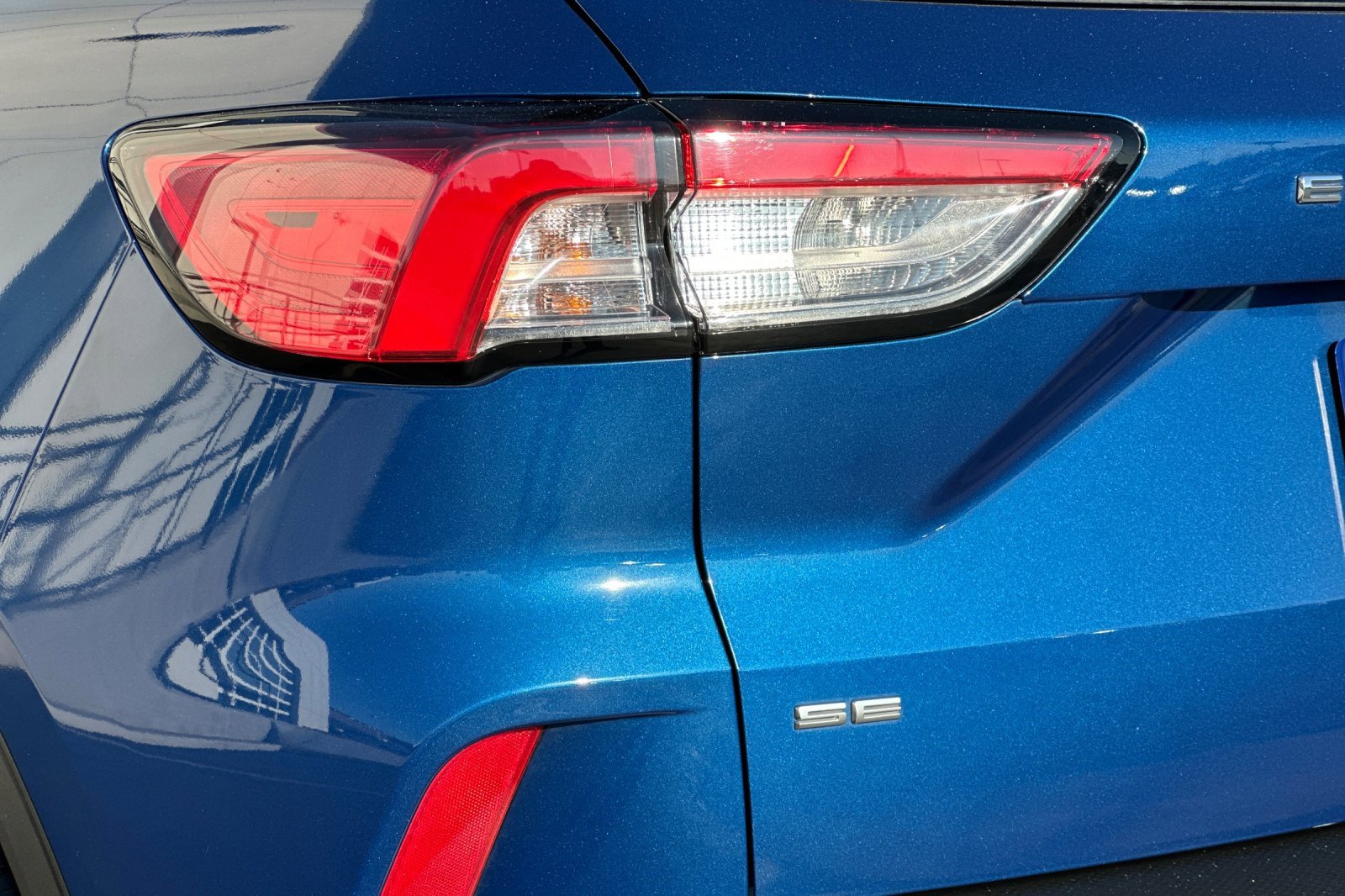 Certified 2022 Ford Escape SE w/ SE Sport Appearance Package image 26