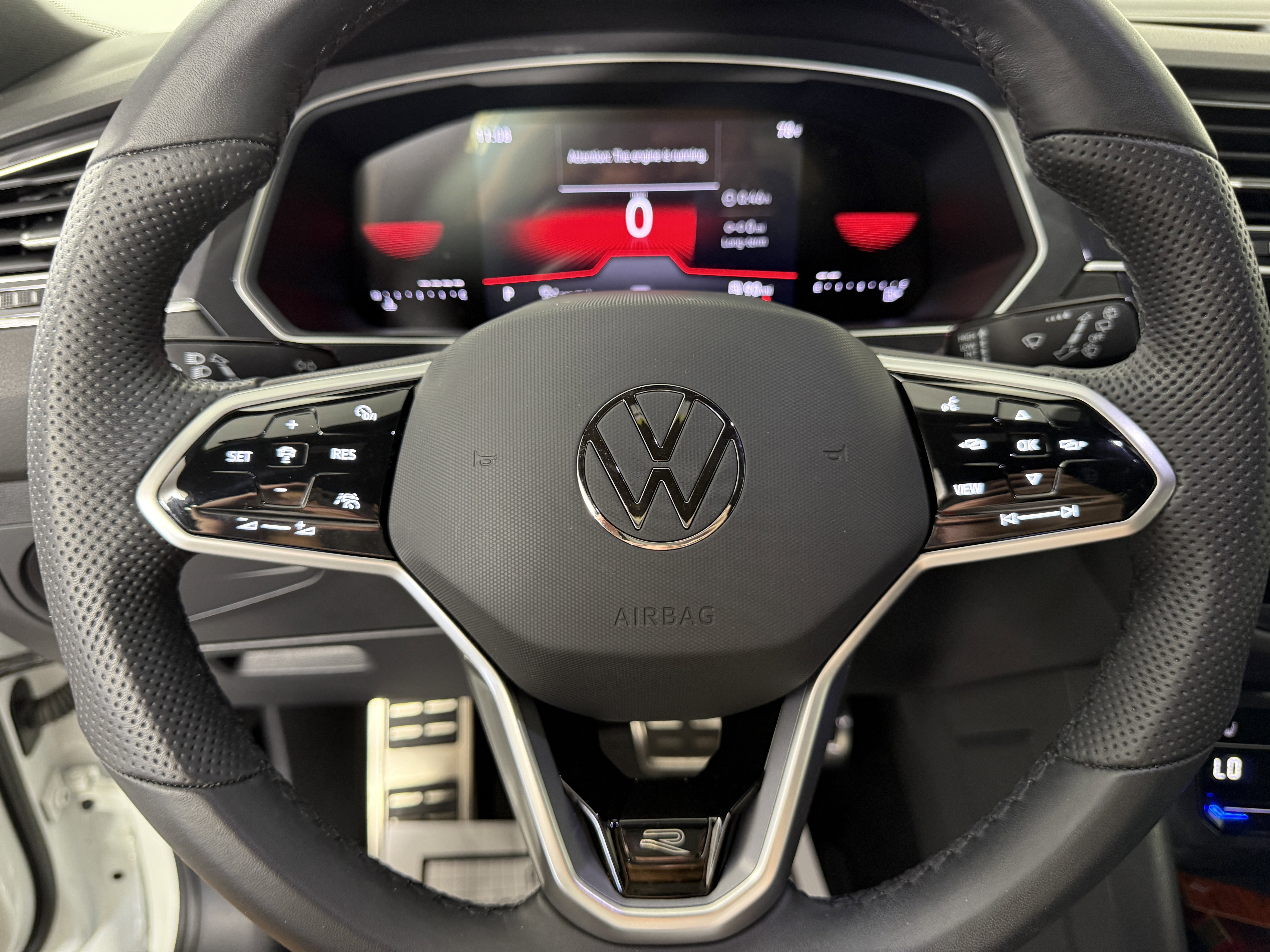 Used 2024 Volkswagen Tiguan SE R-Line image 25