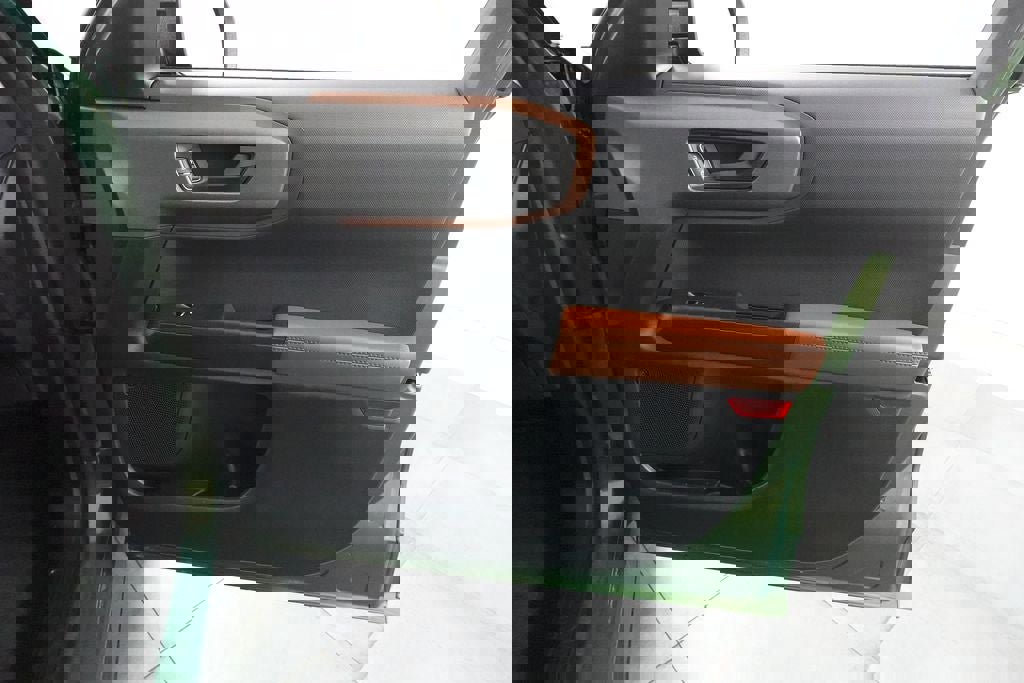 Certified 2025 Ford Bronco Sport Outer Banks w/ Outer Banks Tech Package+ AWD/4WD image 33