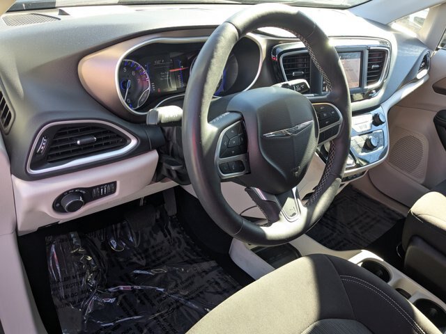 Used 2023 Chrysler Voyager LX FWD image 12