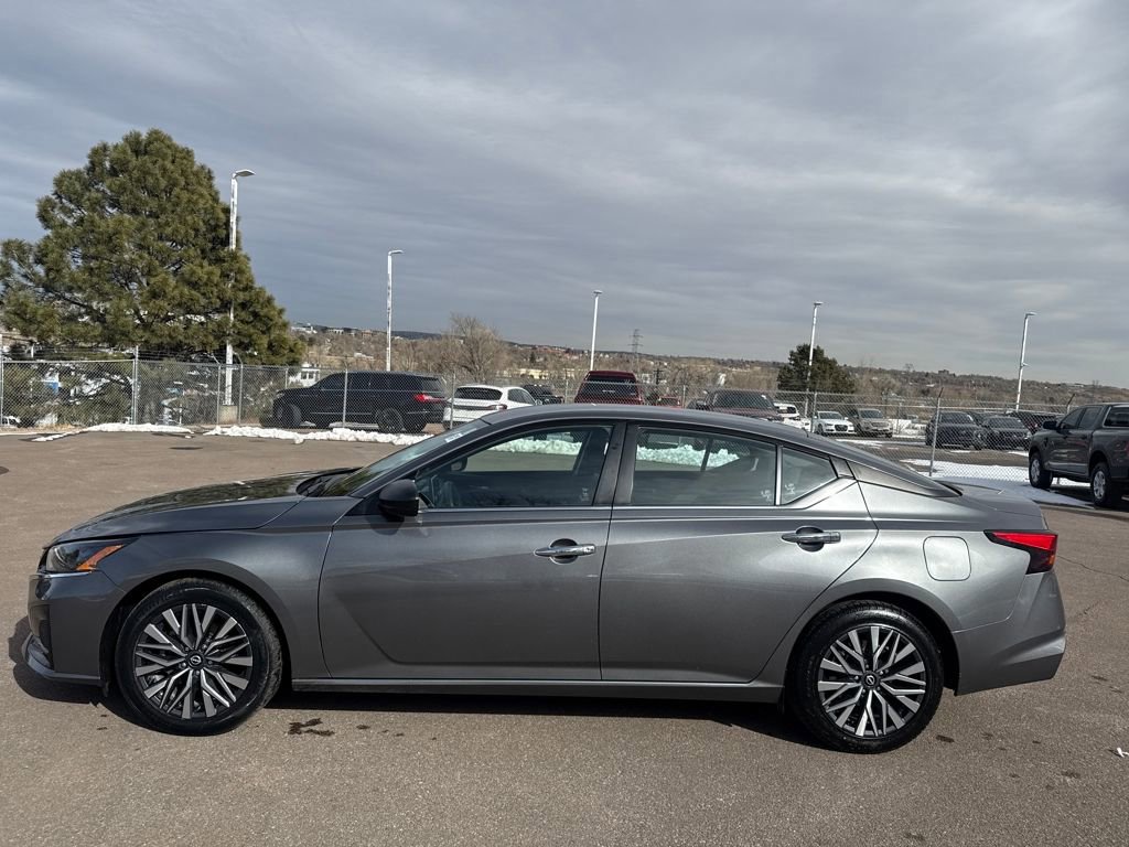 Used 2024 Nissan Altima 2.5 SV image 2
