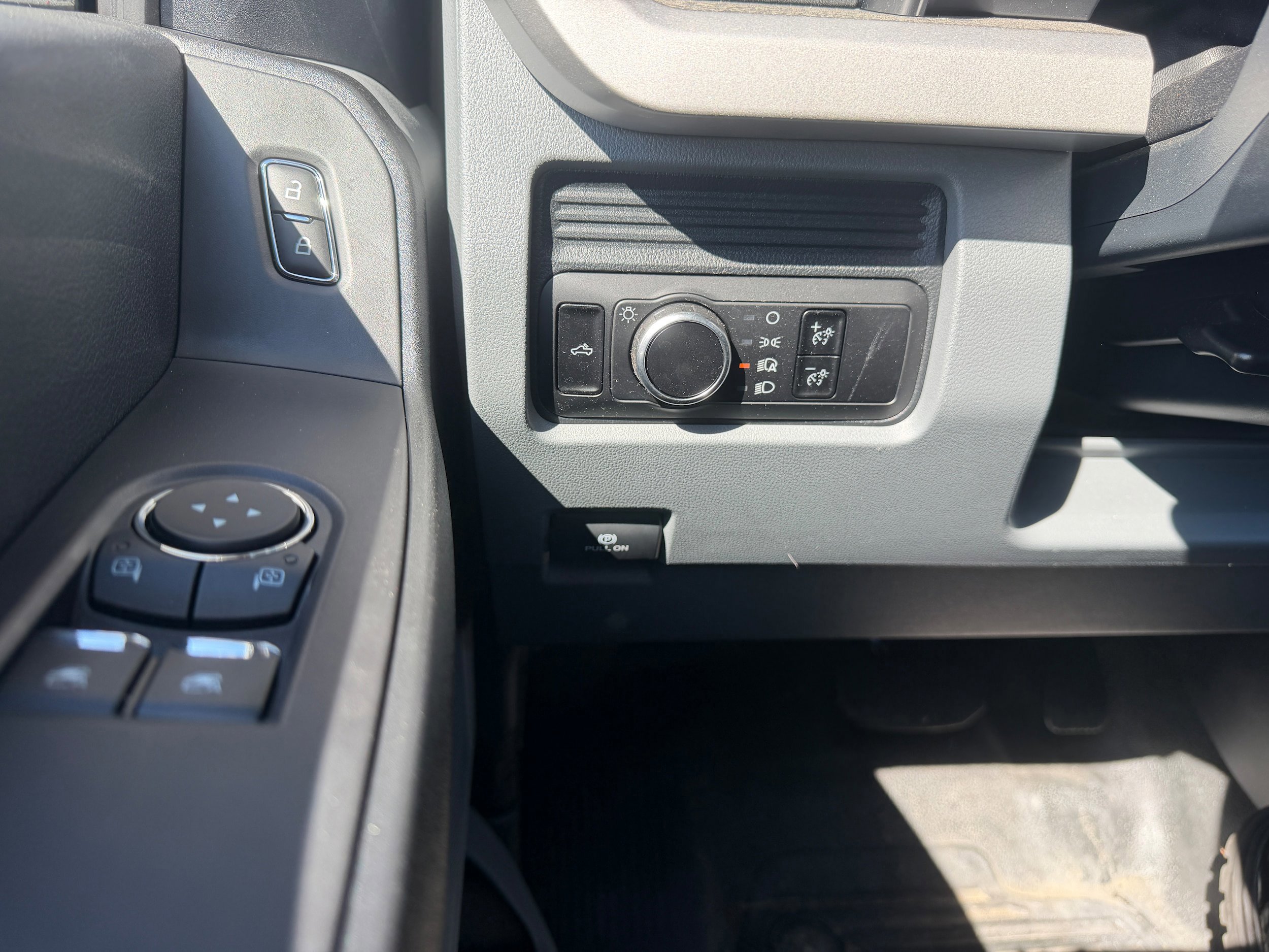 Certified 2024 Ford F350 XL w/ Snow Plow Prep Package AWD/4WD image 17