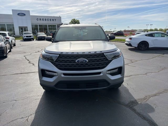 Certified 2021 Ford Explorer XLT w/ Equipment Group 202A AWD/4WD image 2