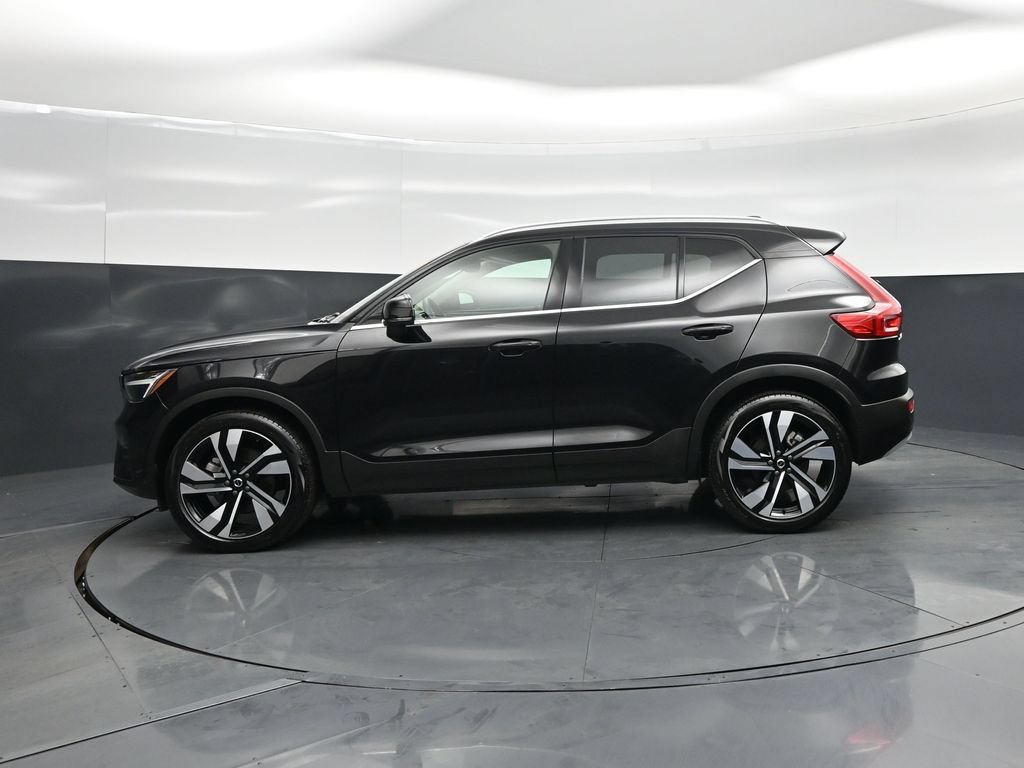 Used 2025 Volvo XC40 B5 Plus AWD/4WD image 31