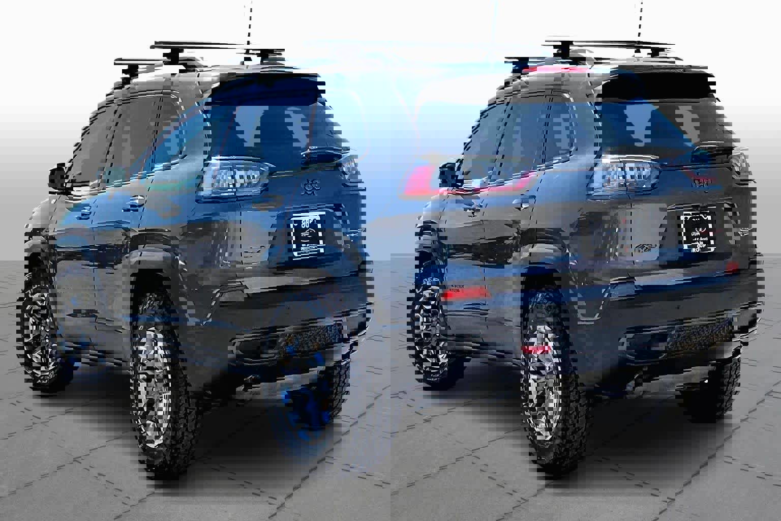 Used 2019 Jeep Cherokee Trailhawk w/ Comfort/Convenience Group AWD/4WD image 4