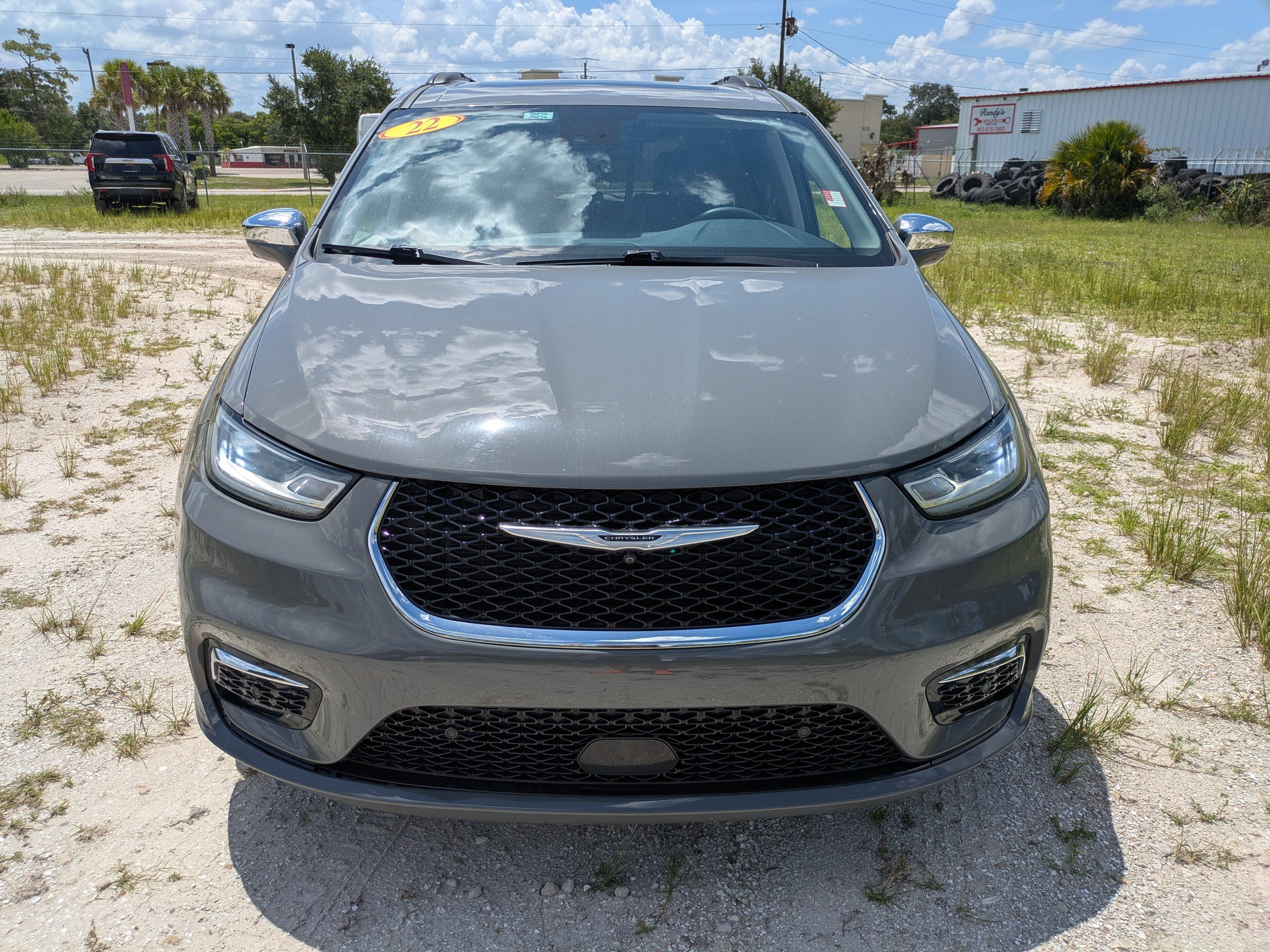 Used 2022 Chrysler Pacifica Limited FWD image 9