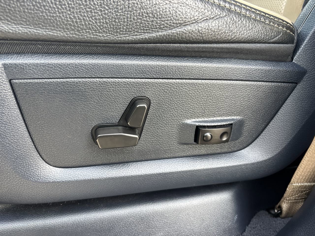 Used 2022 RAM 3500 Limited image 24