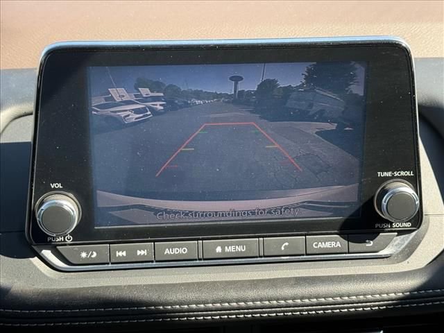 Used 2022 Nissan Rogue S AWD/4WD image 25
