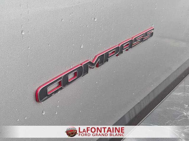 Used 2022 Jeep Compass Trailhawk w/ Trailhawk Convenience Group AWD/4WD image 10