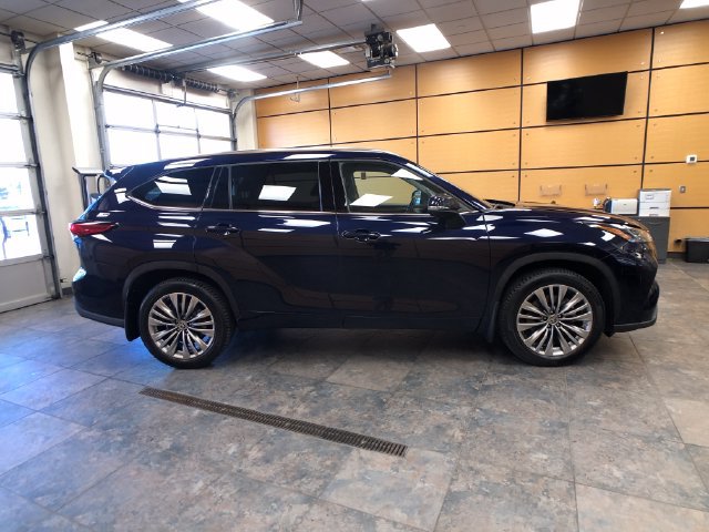 Used 2021 Toyota Highlander Platinum AWD/4WD image 8