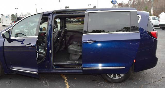 Used 2020 Chrysler Pacifica Touring-L image 40