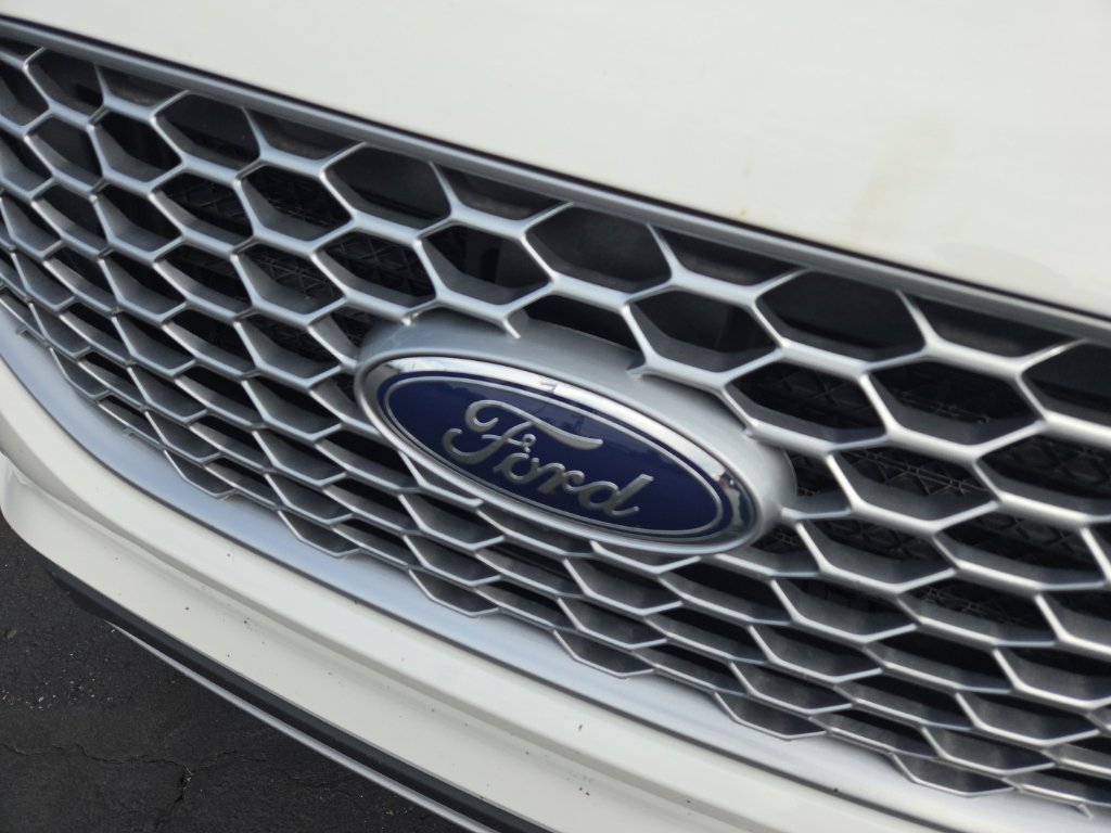 Certified 2024 Ford Edge SEL w/ Convenience Package AWD/4WD image 2