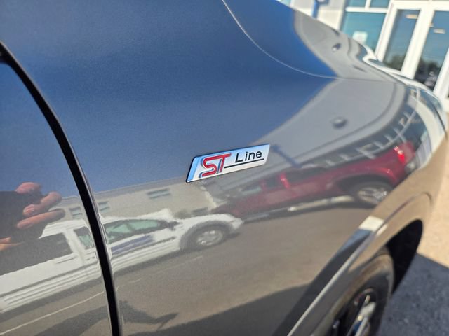Certified 2023 Ford Escape ST-Line Elite w/ Premium Technology Package AWD/4WD image 5