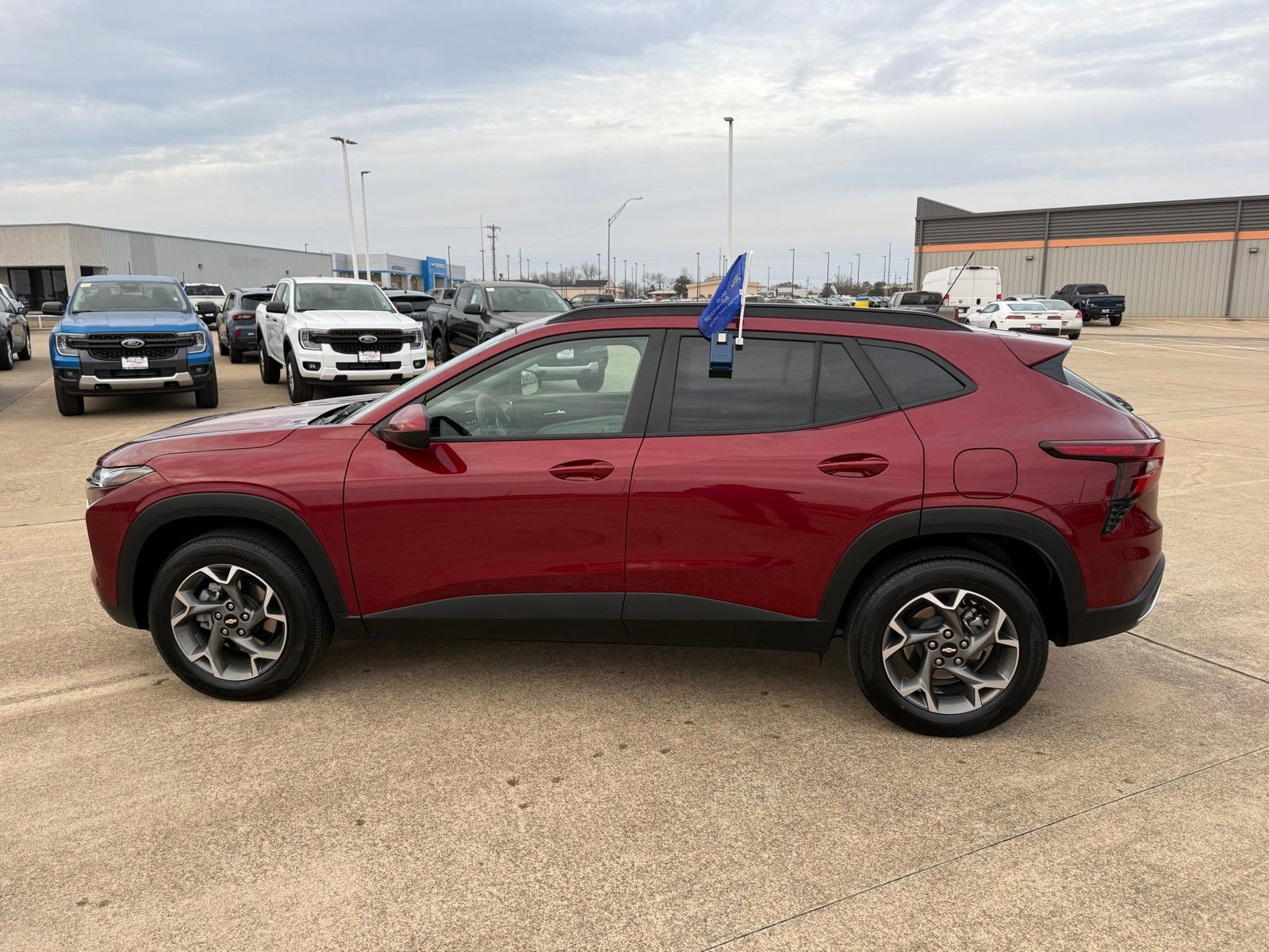 Used 2025 Chevrolet Trax LT image 2