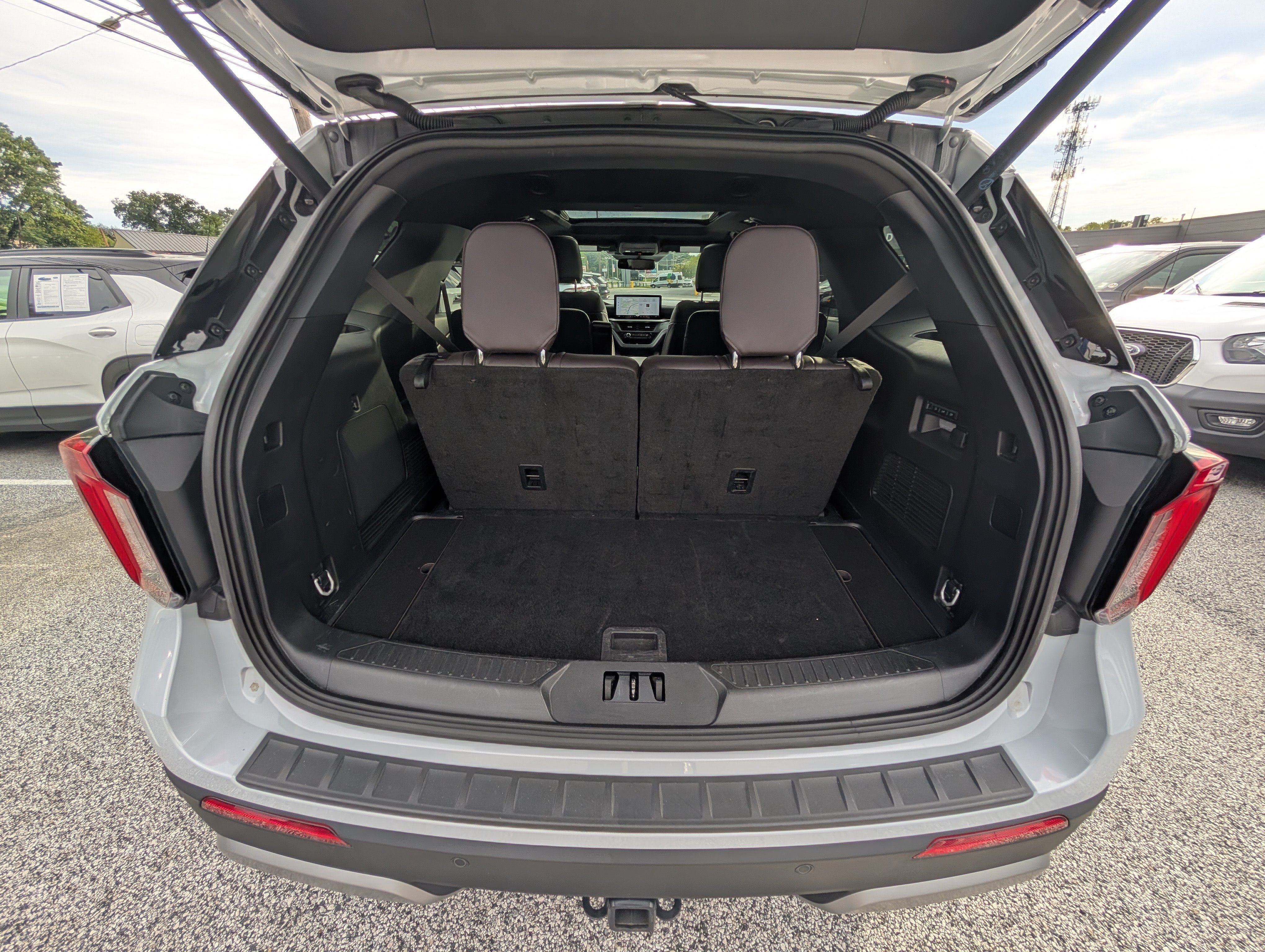Certified 2025 Ford Explorer Platinum w/ LUX Leather Package AWD/4WD image 15