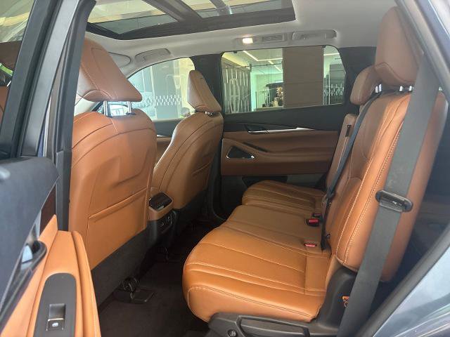 Used 2024 INFINITI QX60 Sensory w/ Vision Package AWD/4WD image 11