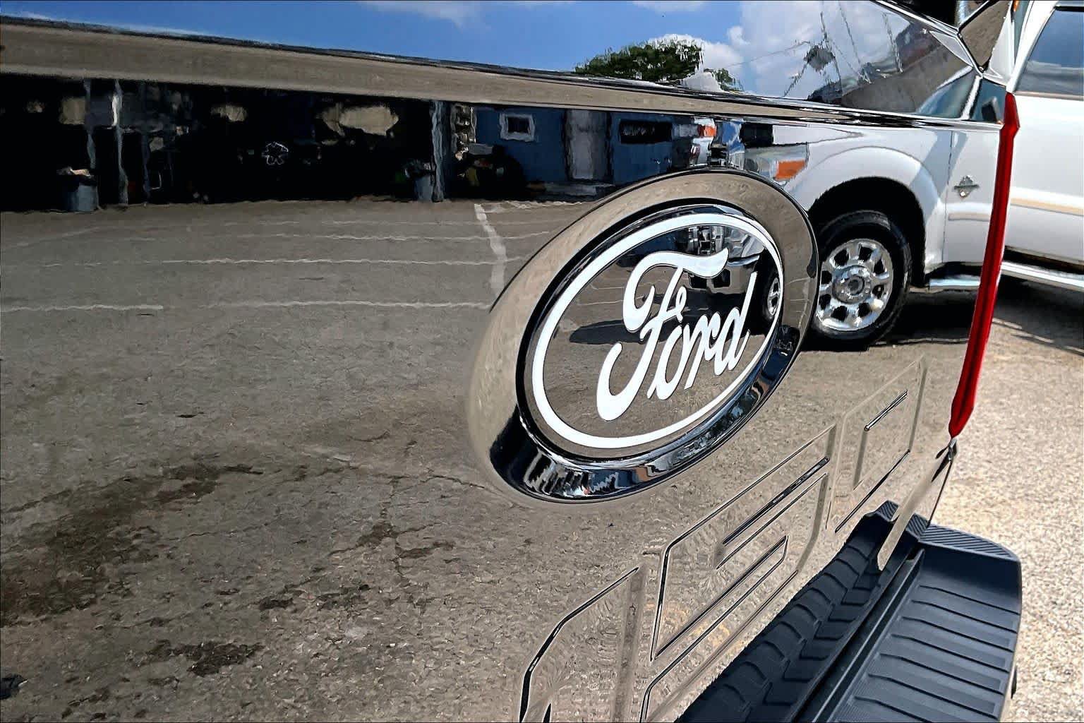 Certified 2025 Ford F150 XLT w/ Equipment Group 302A MID AWD/4WD image 31