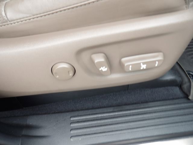 Used 2023 Lexus GX 460 Luxury w/ Accessory Package AWD/4WD image 32