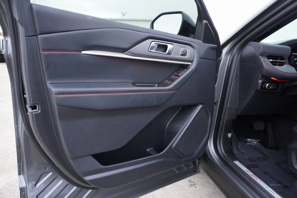 Certified 2025 Ford Explorer ST-Line w/ Premium Package image 8